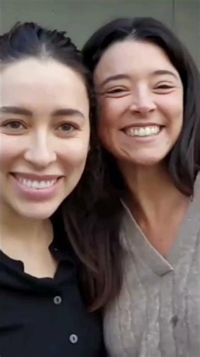 The Bimba y Lola team celebrates winning the second prize in the 2025 Christmas Lottery