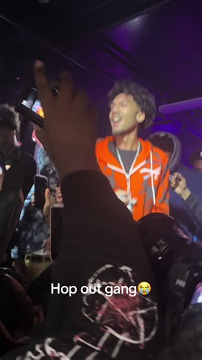 I was not catching bro😭 #uselessradio #fyp #rroxket #vinyl #centerstage