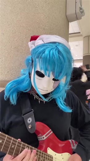 A fun interaction from December #sallyface #cosplay #sallyfacecosplay #guitar #salfisher