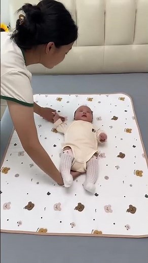 “This Waterproof Blanket From JAPAN Is Next-Level! 😱💧🇯🇵 | #shorts”