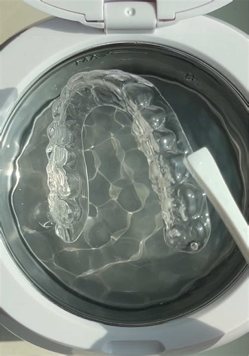 Effective Ways to Clean Your Invisalign Retainer in Minutes