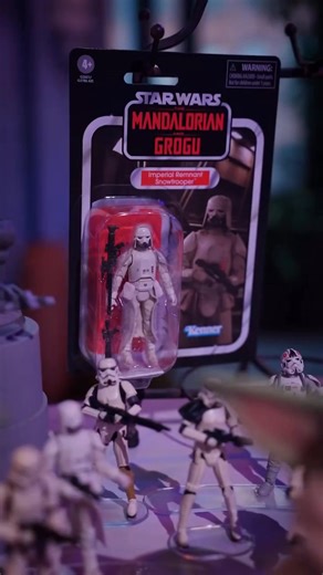 Anoche, el director Jon Favreau y el director creativo global, Bobby Kim compartieron un primer vistazo exclusivo a la mercancía de The Mandalorian y Grogu en la Toy Fair de Nueva York | Star Wars México