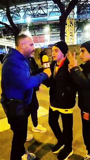 🎤😂 ENTREVISTA EN INGLÉS… NIVEL CHAMPIONS (O CASI) 😂 #fcbarcelona