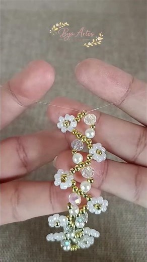 I made this flower bracelet and it turned out PERFECT 😍🌸