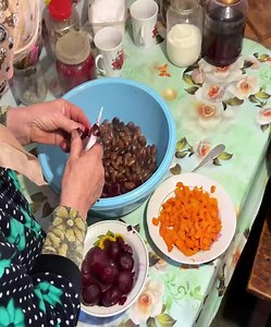 Getting creative in the kitchen! 🍽️✨ Whipping up something delicious with love. #CookingTime #FoodLovers | MaMa Chef's