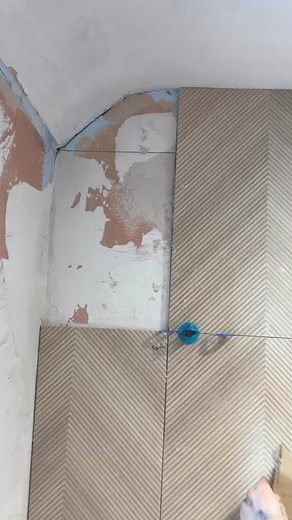 How To Cut Tile Into Sloped Surface #how #howto #tile #bathroom #renovation #homeimprovement #DIY #doityourself #build #tips | The Creative KH