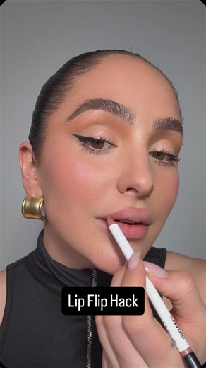 Ash K Holm on Instagram: "Watch and see my Lip Flip hack I do on all my clients! 💋 #lips #lipflip"