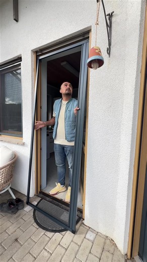 Maßgefertigtes Fliegengitter für Balkontür & Fenster – Insektenschutz