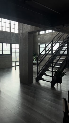xo (@phillipkarcz)’s video of Loft Apartment