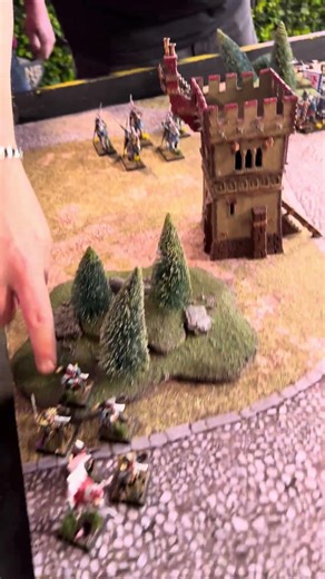 Filming a #warhammerTow battle report between High Elves and Greenskins @Warhamateur