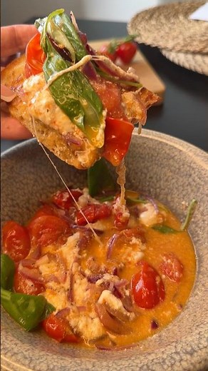 The easiest burrata appetizer 🤍🍅