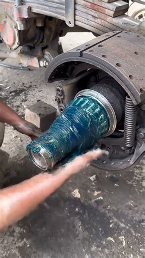 The right way to grease a wheel bearing #tutorial #mechanic