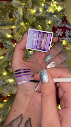 Explore Bold Liner with the 60 Graphic Eyeliner Palette