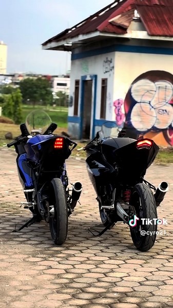 begoyang dia 😂 #cyro #cbr #cbr150r #k45r #r15v4 @Zeeroo_v4⚡️