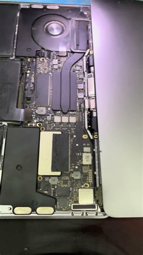 MacBook Pro 2017 13inh flexible lcd