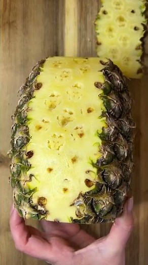 How to cut a whole pineapple in JUST 5 Minutes 🤯 EASIEST WAY EVER