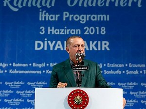 Erdoğan konuşması sırasında prompter cihazının azizliğine uğradı