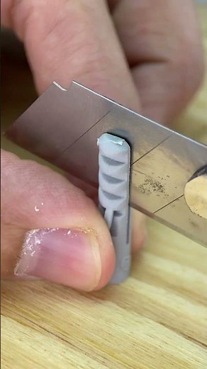 Be sure to remember this trick! How to easily insert a dowel into a large hole