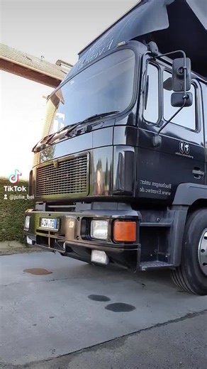 Trucker Babes: Life on the Road with American Truckers