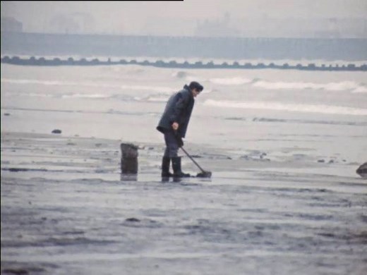 #OnThisDay 1974: "Some think that the future isn't entirely dismal" Nationwide was in Hartlepool, to see what effects the three-day week was having on the town. | BBC Archive