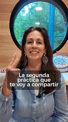 Fenix Instituto on Instagram: "Les compartimos la segunda práctica somática, este ejercicio nos lo enseñó Lael Keen del Instituto de la Matemática del Corazón 💗 Esta práctica de Somatic Experiencing® utiliza el pulso, respiración y la atención al cuerpo para generar contención interna. Probála unos segundos y observá cómo se transforma tu sensación. 🌿"