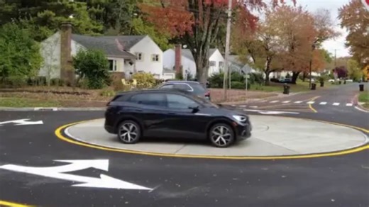 New American roundabout sparks driver confusion - but there's ‘orange’ solution