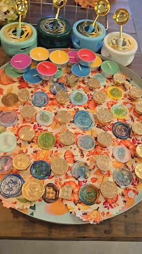 Sundays are for slowing down and making pretty seals.  Come check out some new designs and supplies. Spend your extra hour today crafting pretty things!!!  Open 11am-5pm today! | Cards o' Glee | Facebook