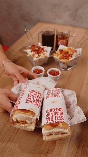 DOG KING Grande SP on Instagram: "Aqui o alvo é certeiro! Lanche, batata e refri, essa combinação nunca erra! 🎯 SUZANO - SP 📍 R. Benjamin Constant,1330 ⏰ Seg. à Qui.: 18h às 23h | Sex. à Dom.: 18h às 00h 👇🏻 DELIVERY 🛵👇🏻 📱 WhatsApp: (11) 93203-1000 ⬇️ ➡️ https://wa.me/message/WOUAXTKIIUJZP1 🎥 TOUR VIRTUAL 360°: https://maps.app.goo.gl/ArFy9DL4hZGtVTM96?g_st=awb ITAIM PAULISTA 📍 R. Tiburcio de Sousa, 1229 ⏰ Seg. à Qui.: 18h às 23h | Sex. à Dom.: 18h às 00h 👇🏻 DELIVERY 🛵👇🏻 📱 WhatsAp