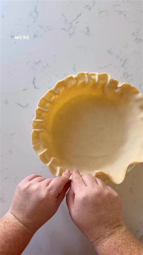 If you love eggnog you need to try this eggnog pie! It’s a delicious holiday custard pie that’s so easy to make and perfect for Christmas dessert. #christmasrecipes #eggnog #easyrecipe #recipeshare | Weekend Craft