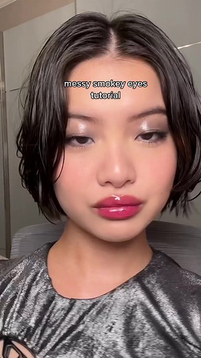 Messy Smokey Eye Makeup Tutorial for a Grungy Night Look