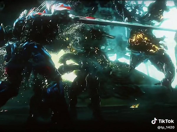 Ultimate Optimus Prime | Transformers Power Showcase