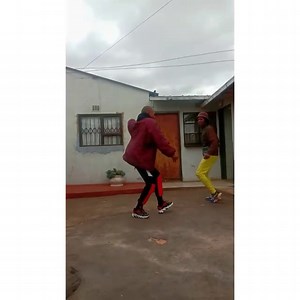 6.3K views · 472 reactions | Sgubhu Challenge anyone ? If you got a video , text me , I'll post the best. ❤️ Ngeke nihlulwe yim ngiqine kanje 藍. J & S Projects & Young Stunna - Sgubhu. #SgubhuChallenge | The Real Young Stunna | Facebook