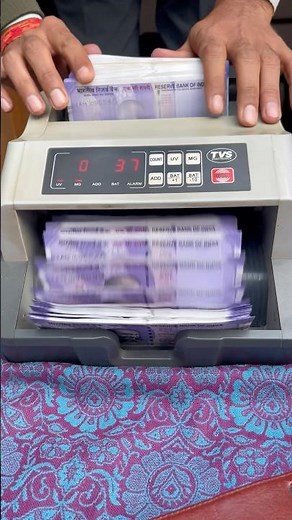 Counting 100-rupees cash 💴