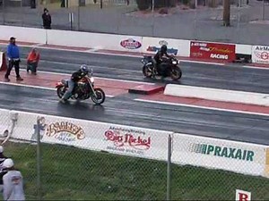 Yamaha V Max drag racing a Hayabusa and Yamaha R6
