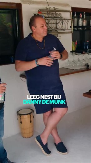 AVROTROS on Instagram: "Voor Danny de Munk en zijn vrouw Jenny is het wel nog even wennen nu beide kinderen het huis uit zijn; “Het is zo definitief”. 😢 Mariska beseft daardoor des te meer dat ze er niet aan moet denken dat de jongens allemaal het huis uit gaan! Kijk zaterdag om 21:55 uur naar Frans & Mariska Stellen op de Proef, op NPO1. #fransbauer #bauer #avrotros #dannydemunk"