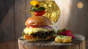 Esta burger cuesta casi 900 pesos... pero siendo de KOBE, está en buen precio. | Gourmand MX