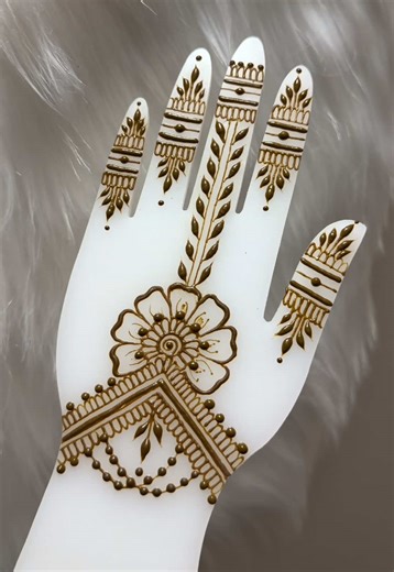 Backhand Henna Design Tutorial: Step by Step Guide