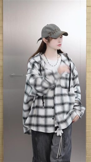 出かける時に何を着るか迷ったら、このチェックシャツで決まり！街中で注目間違いなしだぜ！#tiktokshop二れ買い #自分へのご褒美 #春コーデ #ootd