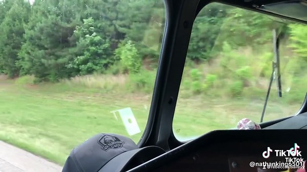 #1986 #freightliner #cabover #FLT #3406b #freightlinercabover #straightpipe #blacksmoke #oldschool #antiquetrucks #newschooldropout #caboverlife #cabovertruck #freightlinertrucks