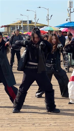 ENHYPEN (엔하이픈) - 'Knife' (Heeseung/Helen focus) | Koreos #enhypen #en_knife #koreos