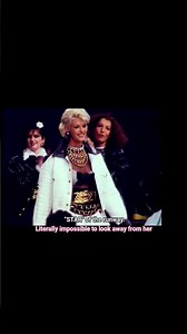 Literally impossible to look away from her 💖✨#lindaevangelista #karllagerfeld #chanel