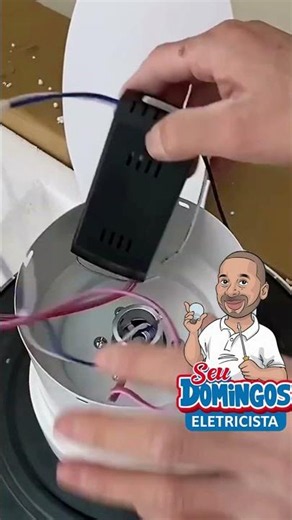 Instalação de um ventilador de teto com luzes LED em um apartamento