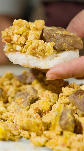 Así preparo mis huevos pericos con carne para el desayuno… ¡de verdad no se imaginan lo deliciosos que quedan!#fblifestyles #HuevosPericos #DesayunoColombiano | YesiFood
