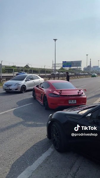 Porsche 718 Cayman vs Subaru BRZ: A Comparison of Two Iconic Sports Cars