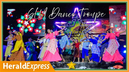 Baguio Christmas Market 2025 Opening: SLU Dance Troupe (Full Performance) WATCH | The Baguio Christmas Market formally opened on December 5, 2025, at the Rose Garden, Burnham Park, marking the start of this year’s holiday festivities. The opening program featured performances by the Dance Association of Baguio City, led by the following groups: Aloha Philippines / Baguio Metamorphosis Allongé Dance Studio BCNHS – SPA Dance Ballet Baguio UB Graces SLU Dance Troupe These groups delivered vibrant a