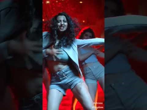 Meenakshi Chaudhary 4K 60fps Vertical edit | Atta Sudake | Khiladi | slow motion | Actress hot edit