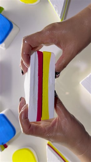 Triangular dyed sandwich chalk block #oddlysatisfying