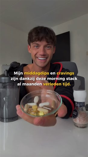 David Samuel on Instagram: "Middagdips en cravings zijn al maanden verleden tijd. Niet omdat ik iets geks doe. Maar omdat ik 's ochtends 10 minuten de tijd neem voor een betere dag. Ik wilde consistent energie, scherpte en betere prestaties. Dus ben ik teruggegaan naar de basis: hoe start ik mijn dag? Dit is mijn vaste ochtendroutine: 1. Direct 500ml water voor de koffie (niet uit de kraan) + Himalaya zout of keltisch zeezout De mineralen uit het zout zijn van essentieel belang voor een goede hy