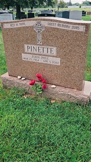 John Pinette was an actor and comedian known for his impersonations. His big break came when he was asked to tour with singer-actor Frank Sinatra. He had small roles in the films 'Revenge of the Nerds III- The Next Generat #fblifestyle #LarryKing #BroadcastingLegend #ForestLawnMemorialPark #LosAngelesCA #GraveTour #MediaHistory #LarryKingLive #RadioPioneer #TalkShowIcon #OraTV #InterviewMaster #TelevisionLegend #JournalismLegacy #LifetimeAchievement #MediaInfluencer #CommunicationExcellence #Tel