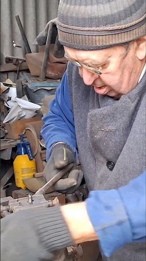 Hand Cutting Threads on a Metal Rod Simple Workshop Technique #diy #short #metalworking #threading